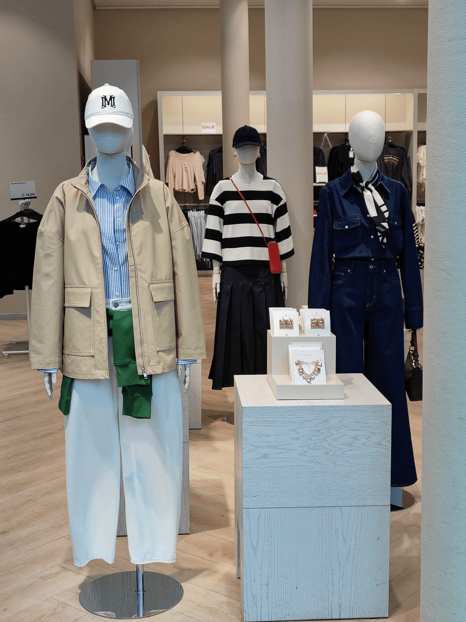 Preppy Trench three mannequins, cap and stripes