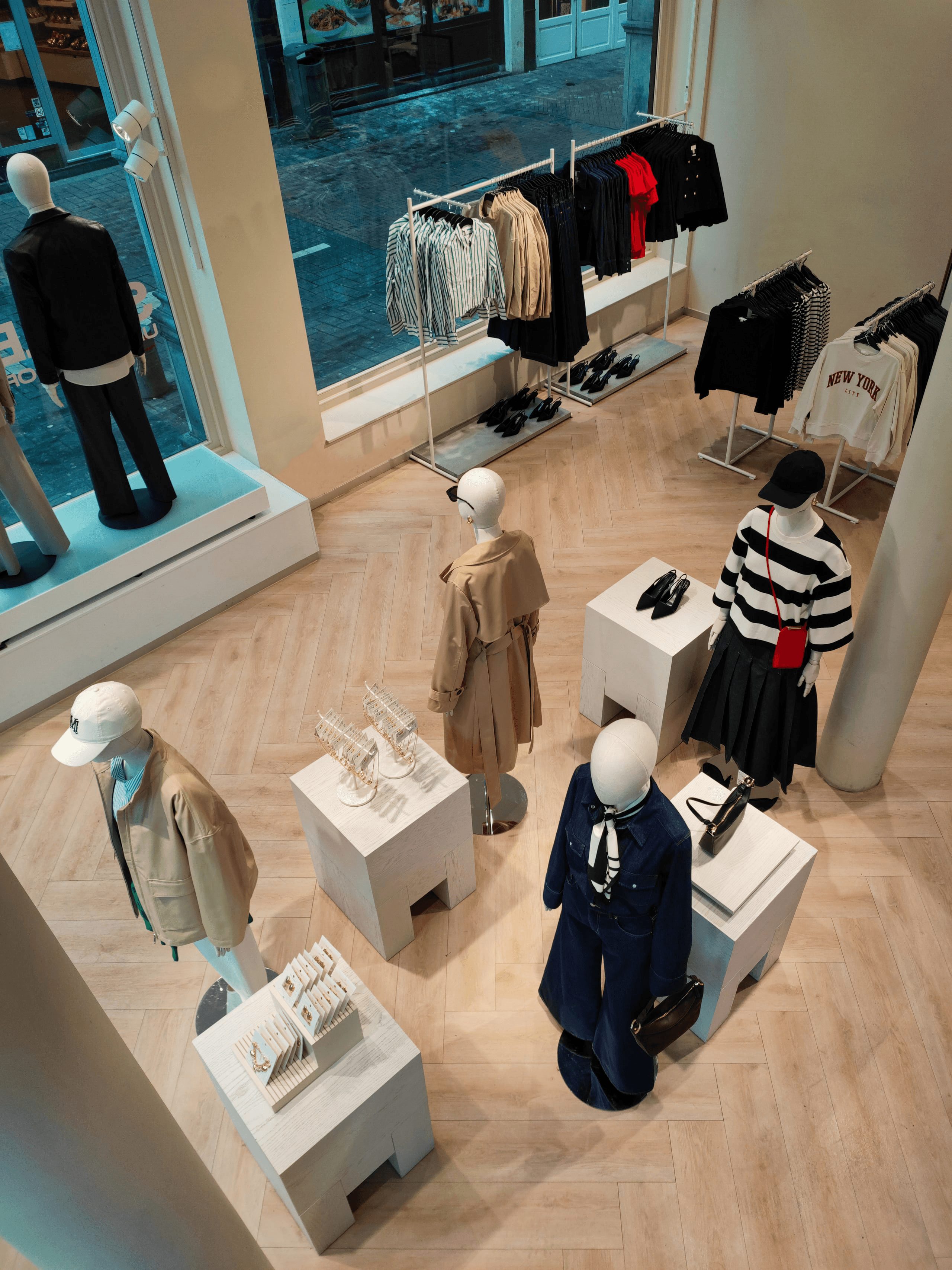 Preppy Trench secondary floor view