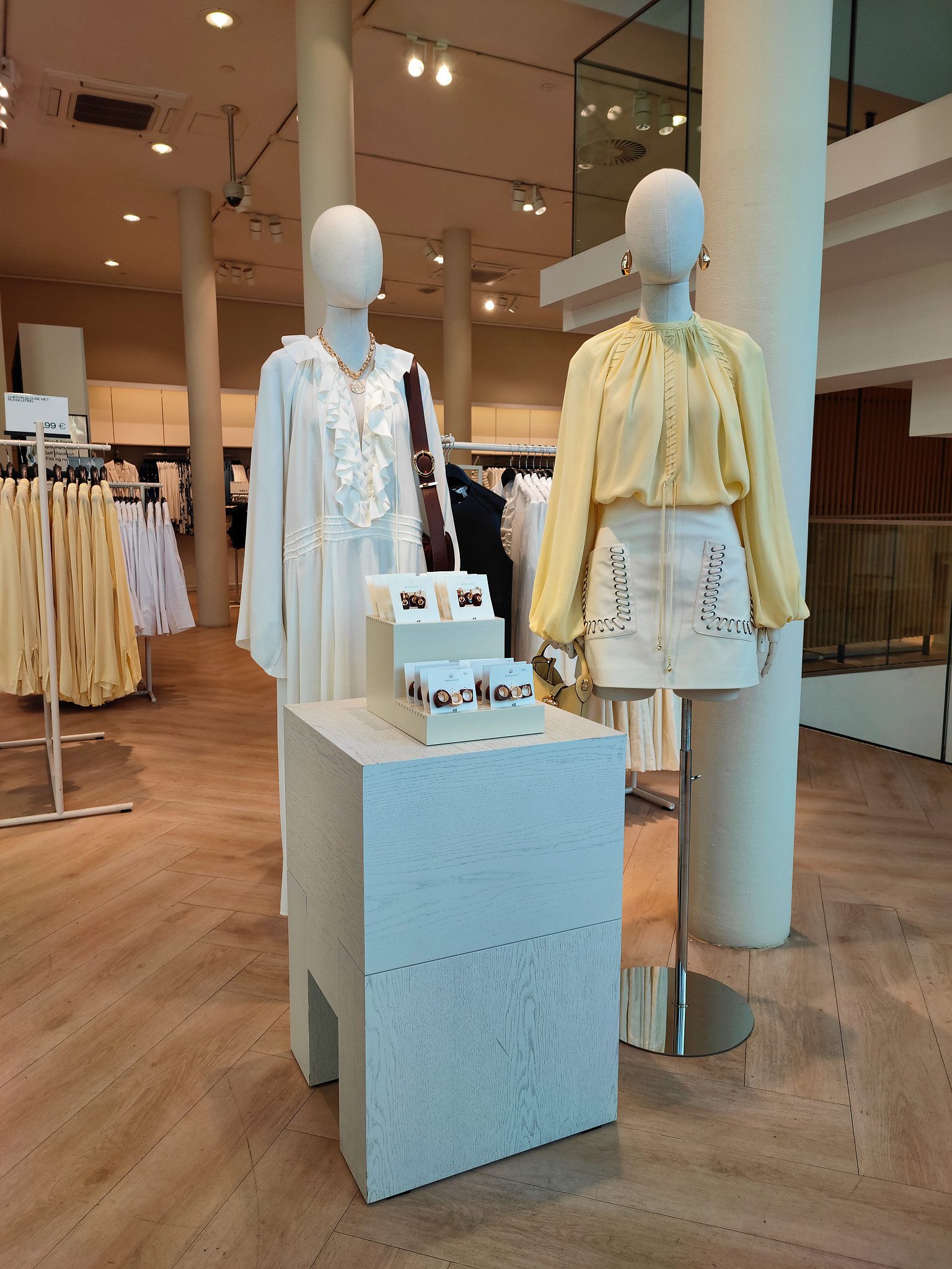 Spring Jaune two mannequins with jewelry plinth