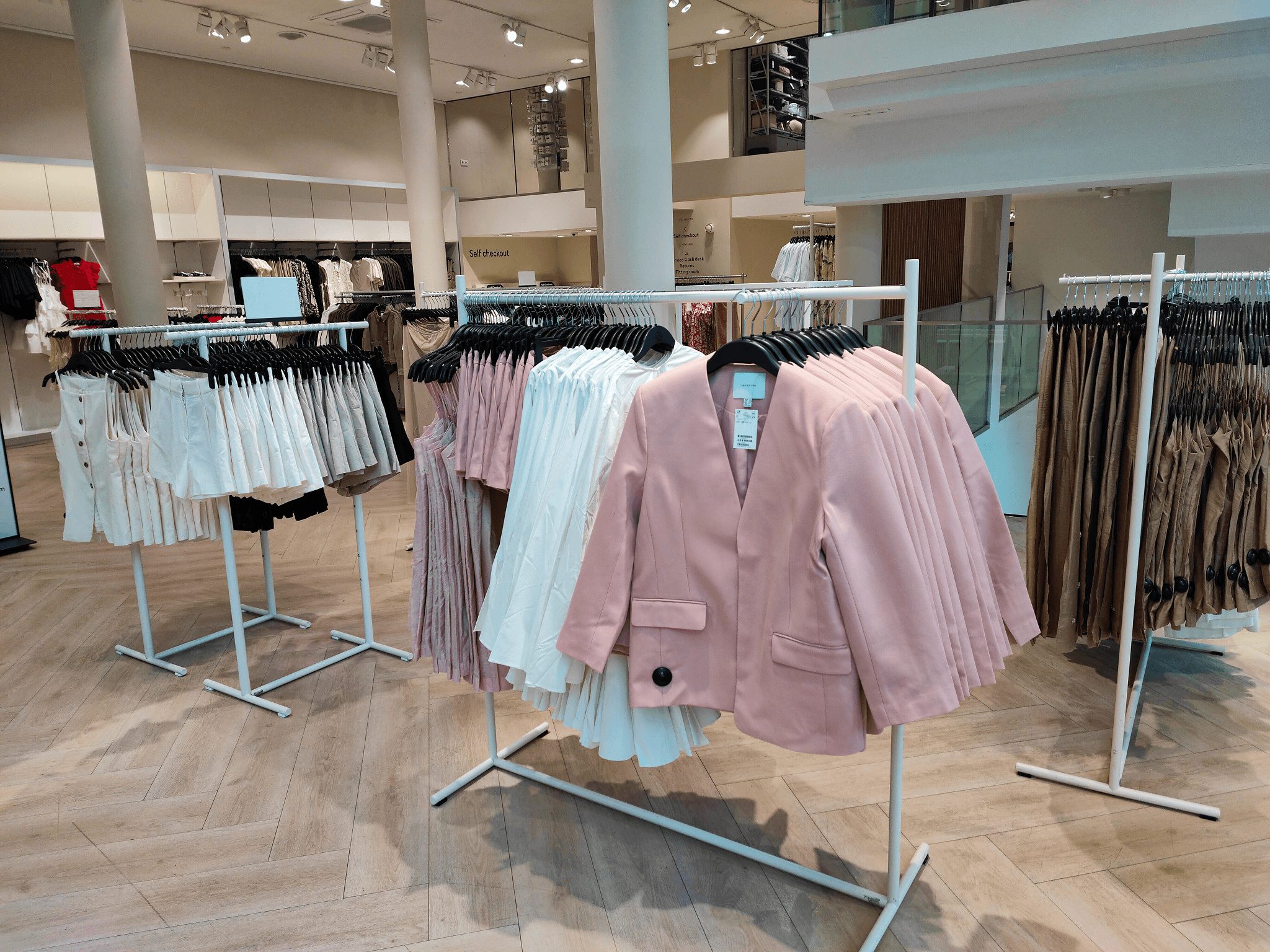 Spring Rose rack story, pink and pleated