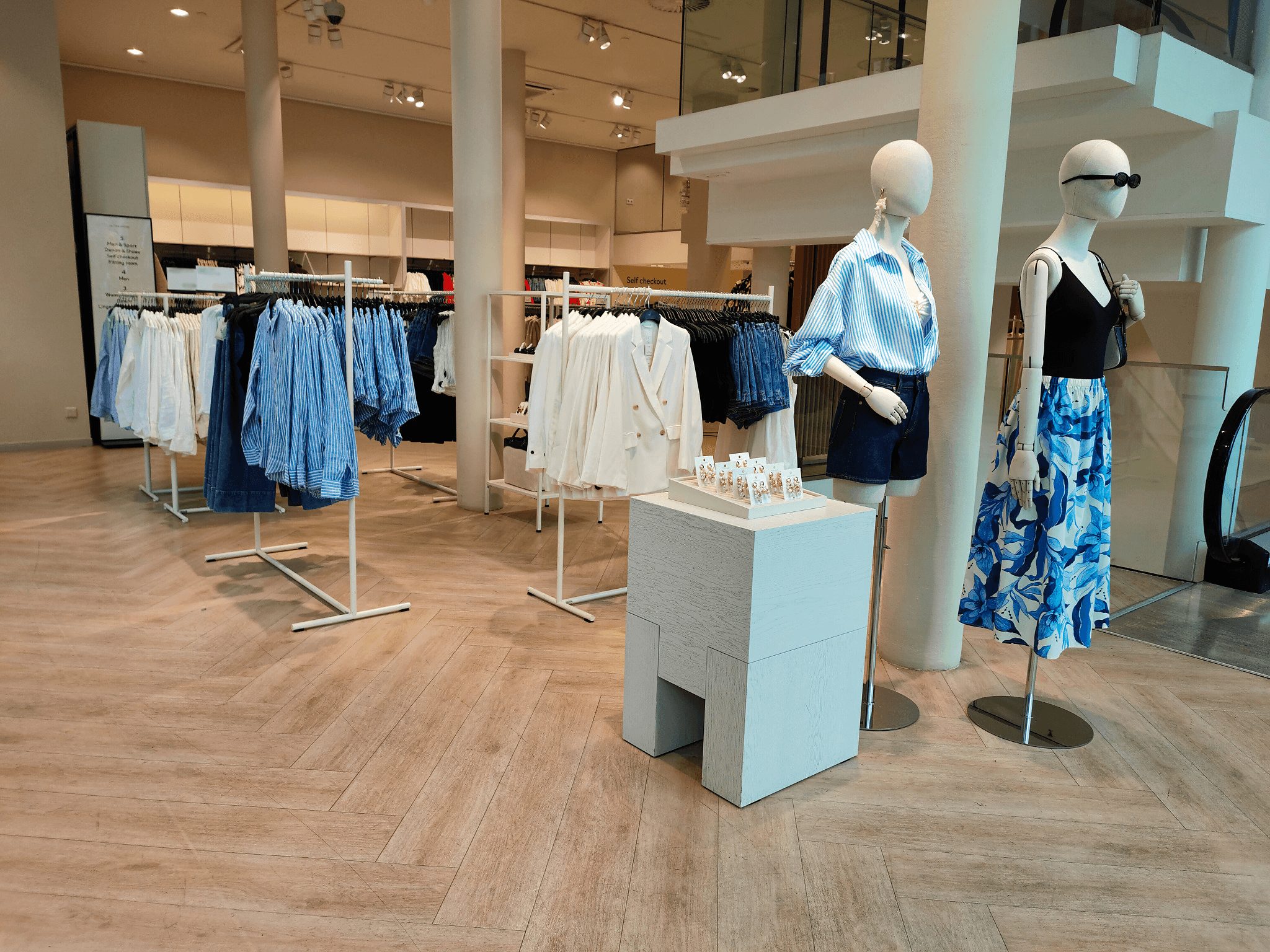 Spring Blue floor rotation
