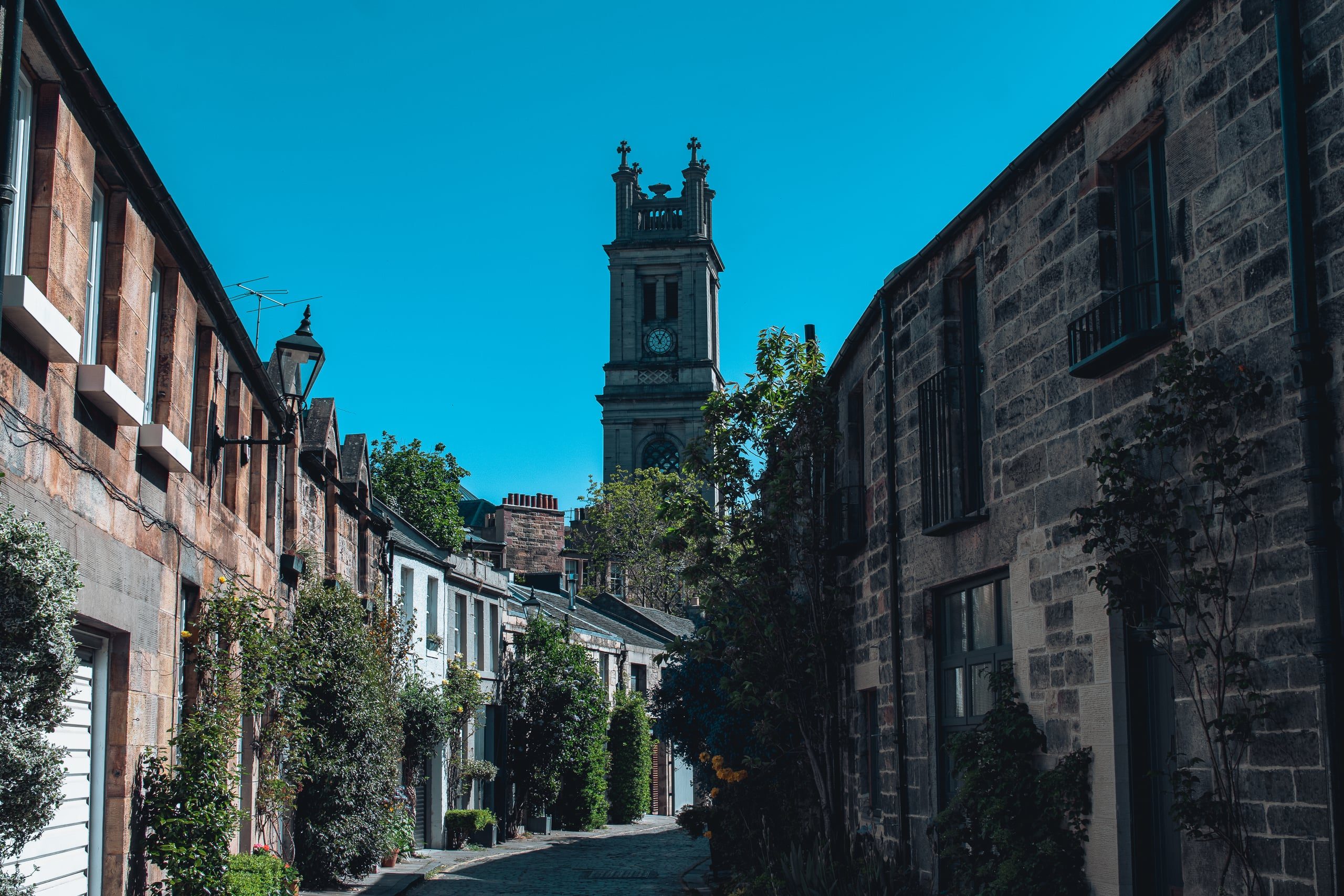 Edinburgh urban scene, lanes and limestone façades